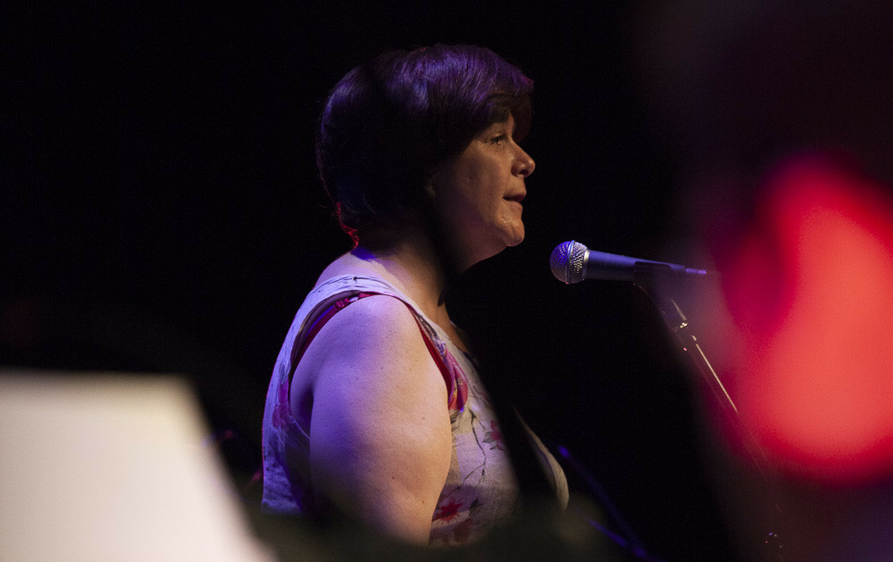 élève chanteuse pendant concert école de musique Planète Jazz