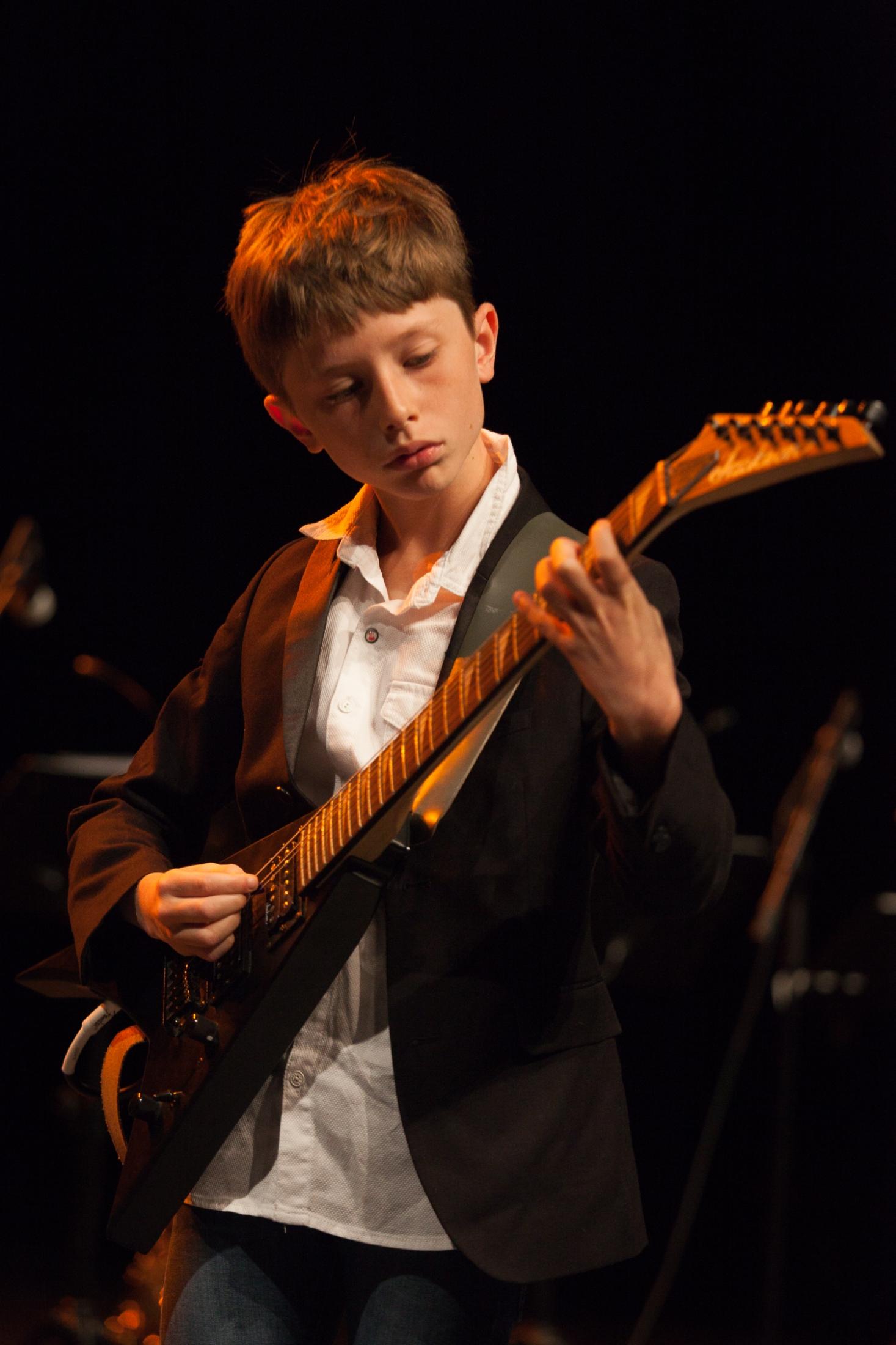 Élève de guitare concert